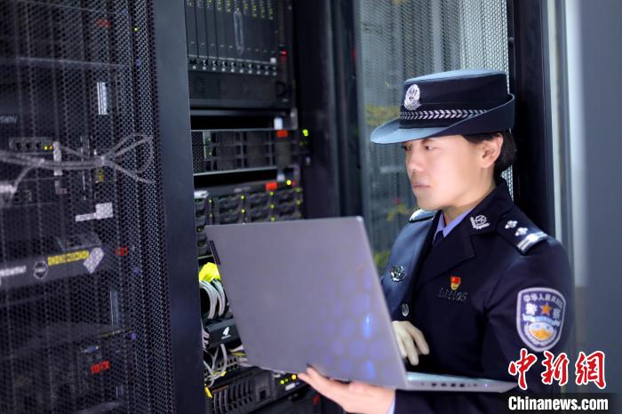 以鼠标和键盘为秘密武器的女警察，你了解吗？