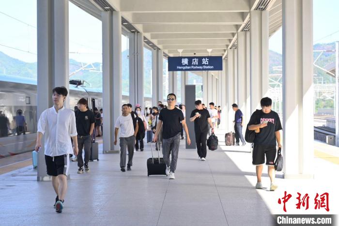 杭温高铁满月，沿线车站 30 天安全运送旅客逾 72 万人次