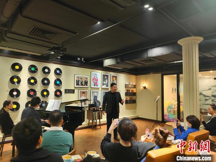 知名音乐剧演员费冬阳唱响爱情之歌，你不来听听吗？