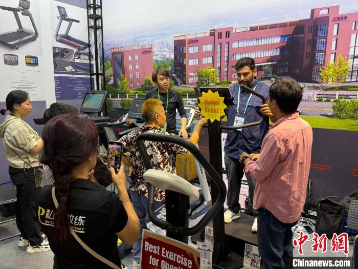 第 136 届广交会：中国体育用品企业赛场竞技，创意新品层出不穷