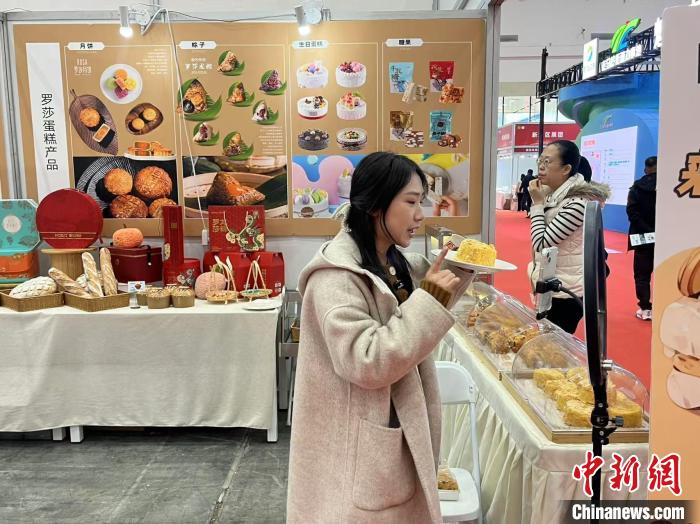 食博会盛大开幕，海内外美食齐聚武汉，直播带货新风潮引爆全场