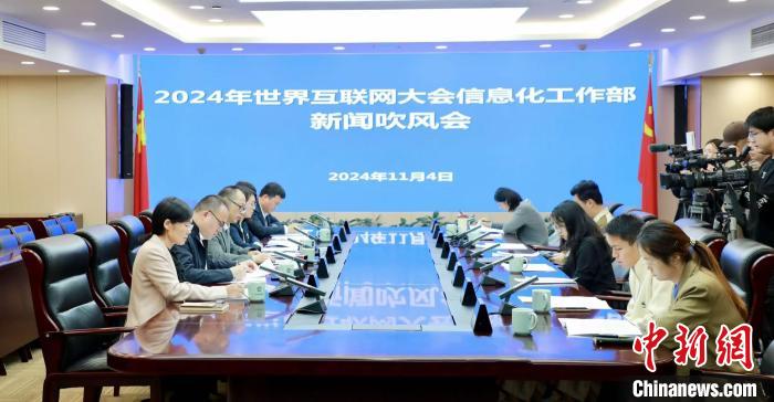 明湖秀首秀优美震撼_中国达人秀冠军卓君首秀里音乐_