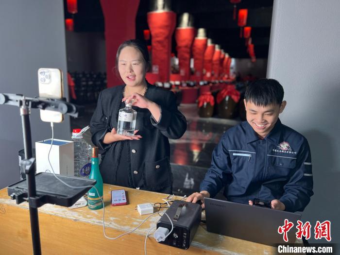 财务人员变身主播，新疆一酒厂直播销售额翻倍，你还在等什么？