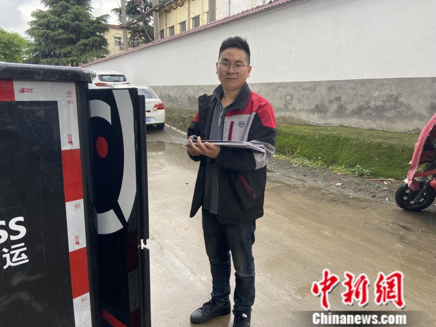 快递小哥 8 年送货超 23 万件，见证行业跃迁