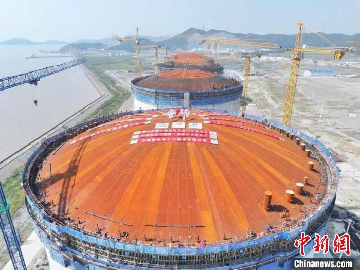 千吨储罐穹顶成功顶升！浙能舟山六横 LNG 项目建设取得重大进展