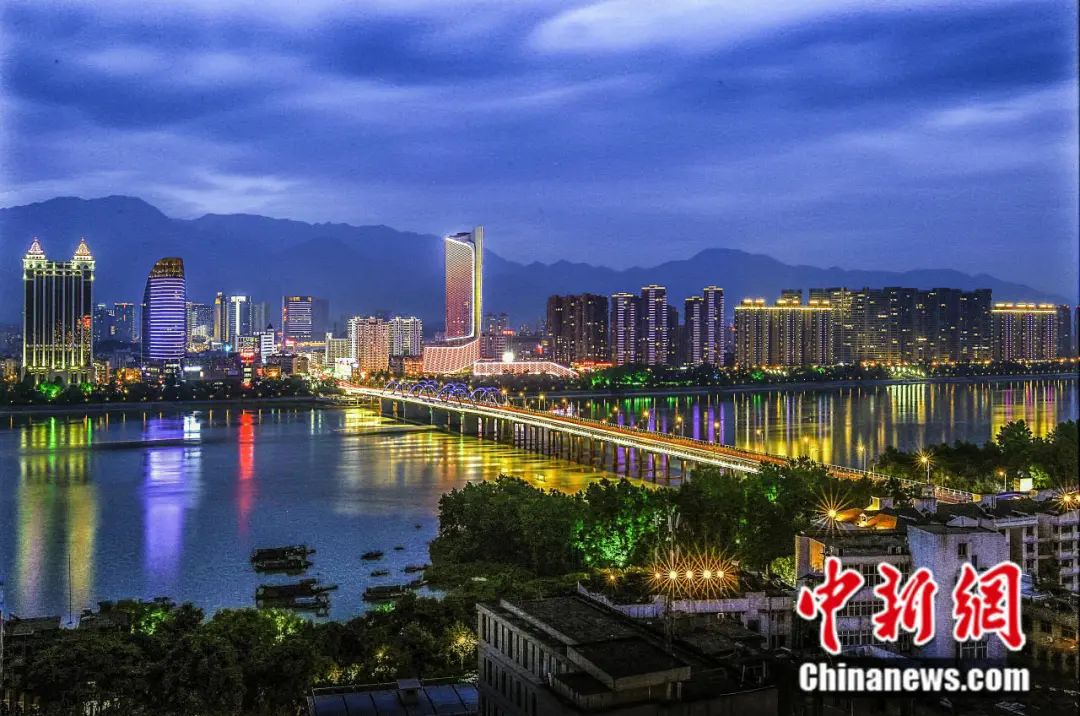 小城大业|妙笔,在这里生出了花!__小城大业|妙笔,在这里生出了花!