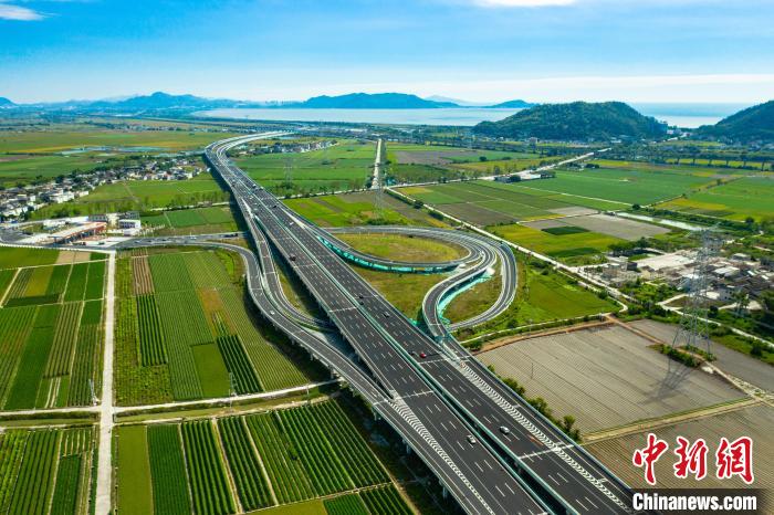 深汕西高速改扩建完工，八车道通车条件具备，拥堵问题能否迎刃而解？