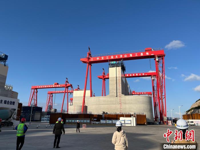 大洋山海工基地加紧生产，助力长三角港航一体化建设