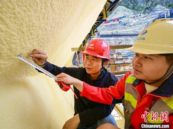 100 万方！叶巴滩水电站浇筑量惊人，2025 年首批机组投产发电