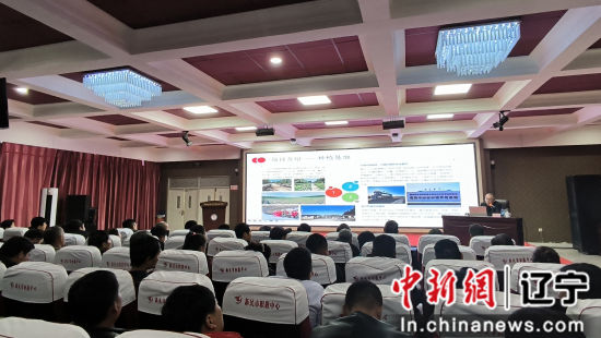 北药药材(辽宁)有限公司总经理蒋延明进行中草药行业发展前景解析。