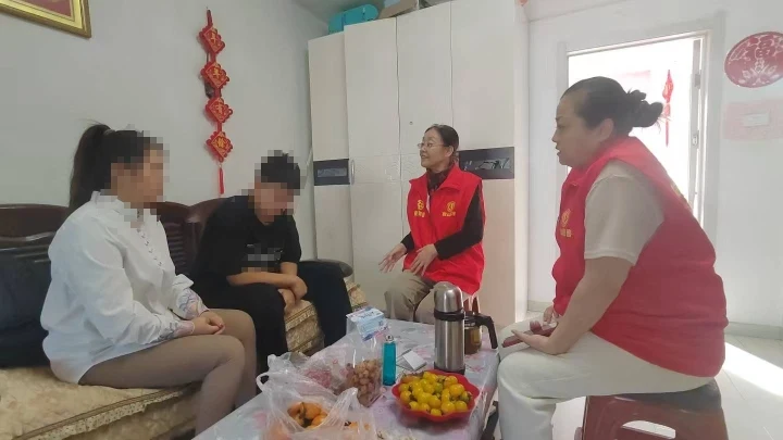遭遇霸凌后，高一男生为何不敢上学？心理咨询师三次登门化解心结