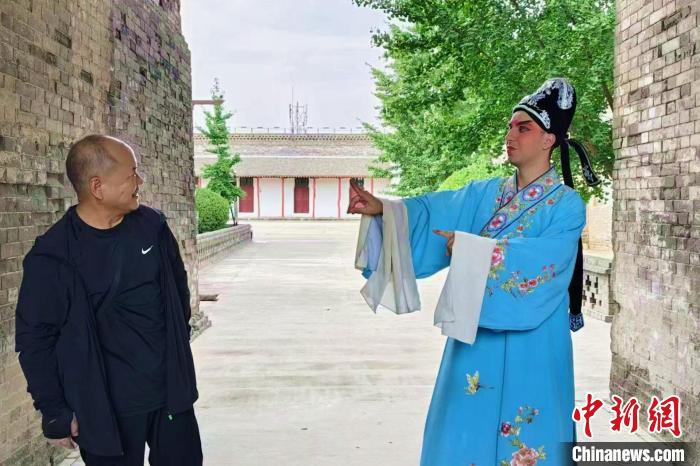 _“允文允武”的阿尔及利亚青年:主动遇见,拥抱中国_“允文允武”的阿尔及利亚青年:主动遇见,拥抱中国