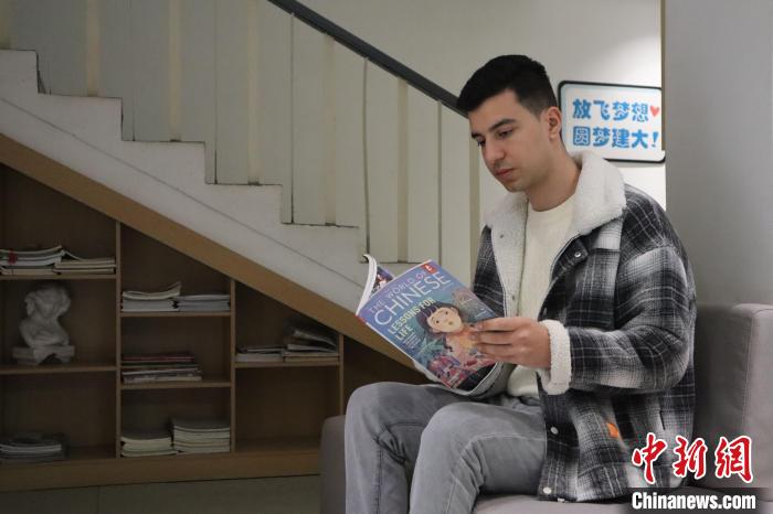 “允文允武”的阿尔及利亚青年:主动遇见,拥抱中国__“允文允武”的阿尔及利亚青年:主动遇见,拥抱中国