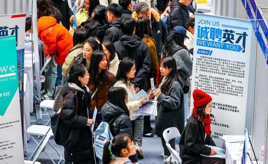 2025年就业大变革！取消应届生限制，你的机会来了吗？